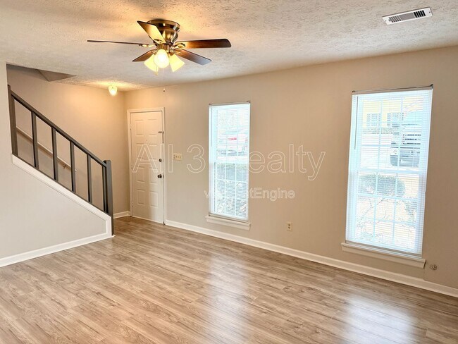 Photo - 121 Jackson Dr