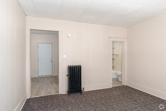 1BR, 1BA - 575SF - Bedroom
