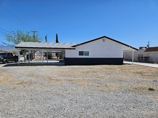 Photo - 1083 E Calvada Blvd