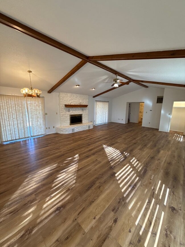 Photo - 185 Ridgeview Ln