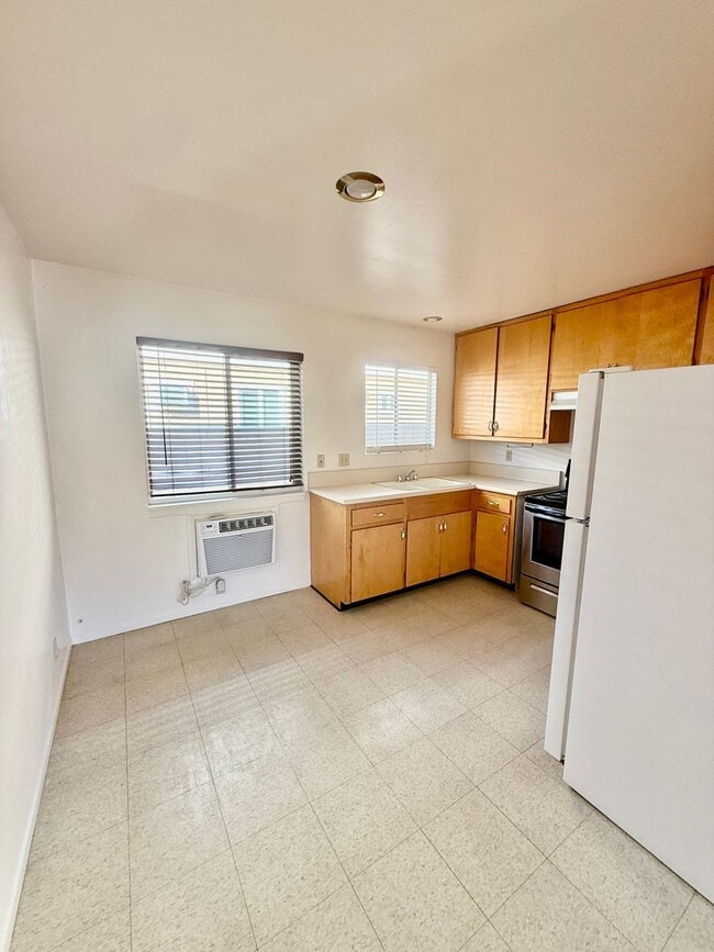 Photo - 287 E Elm St