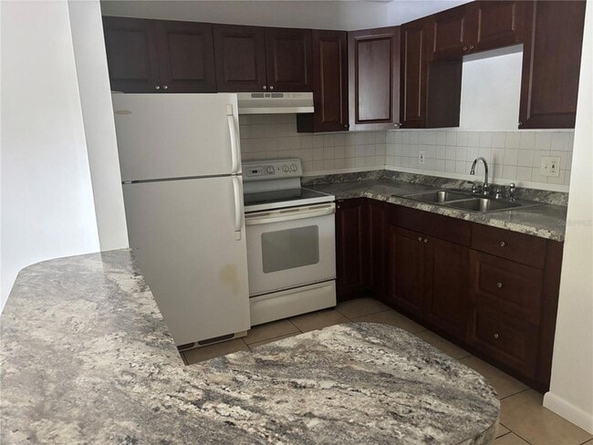 Building Photo - 2501 Harn Blvd Unit G9