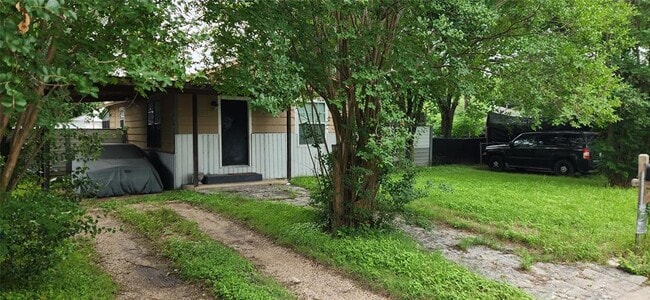 Photo - 1111 Vasquez St