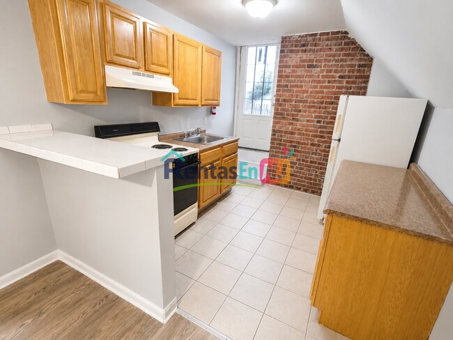 Photo - 214 Littleton Ave Unidad 3