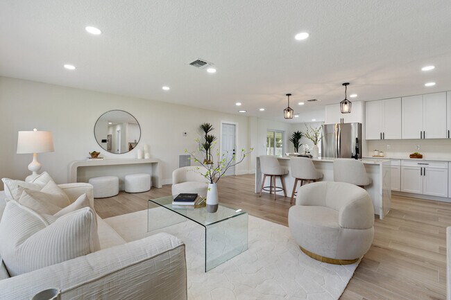 Photo - 930 Rutherford Ln