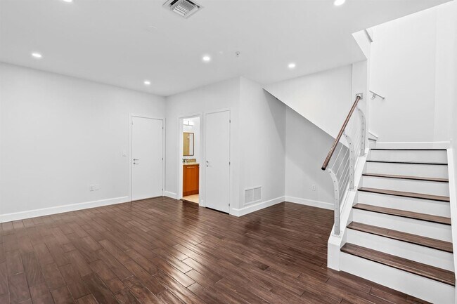 Photo - 731 NE 4th Ave
