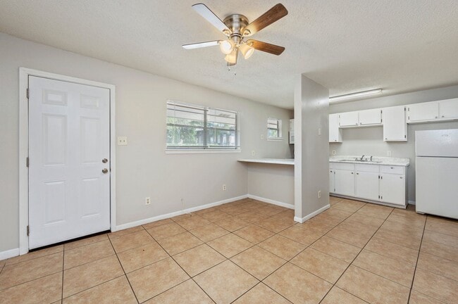 Photo - 29 Cape Dr NW
