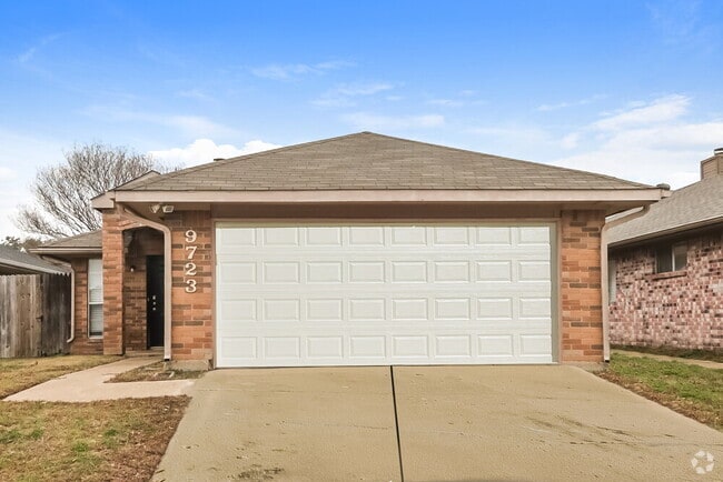 Building Photo - 9723 Pinehurst Ln Rental