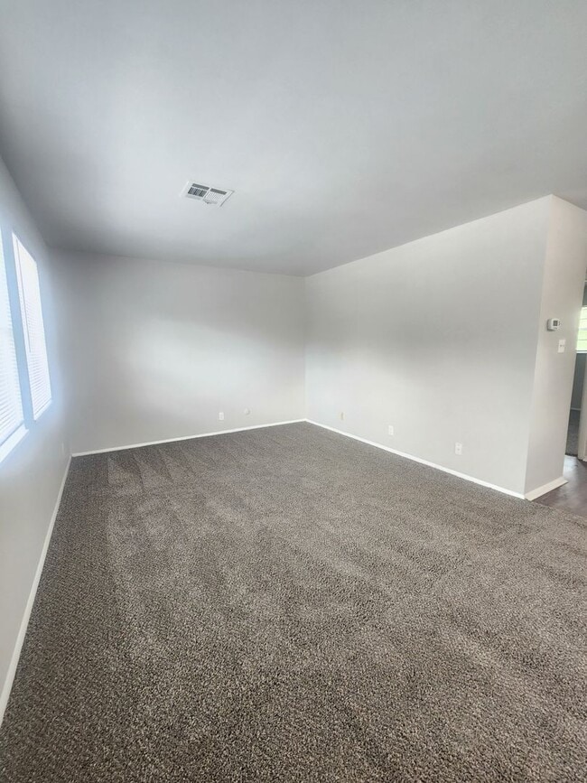 Building Photo - Cozy 1-Bedroom Bungalow – Easy Single-Level Living Unit LD4701