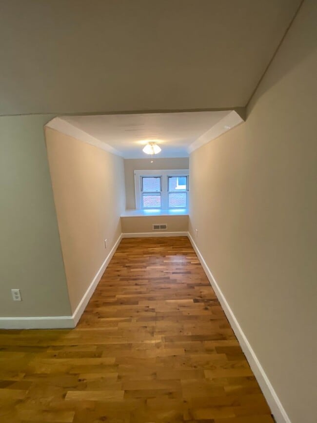 Photo - 743 Broad St NW