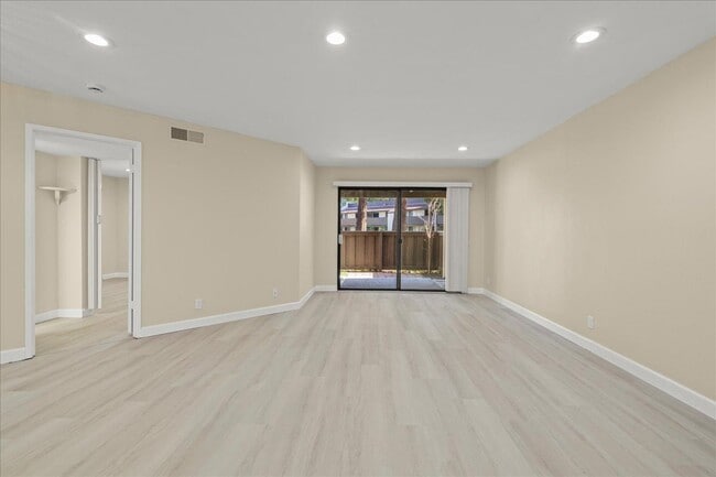 Photo - 999 W Evelyn Ave