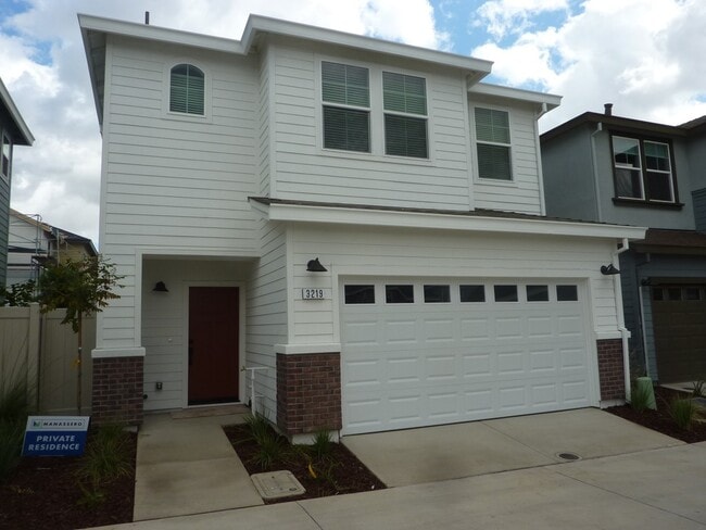 Building Photo - Spacious 3-Bed, 2.5-Bath Home in Tahoe Par...