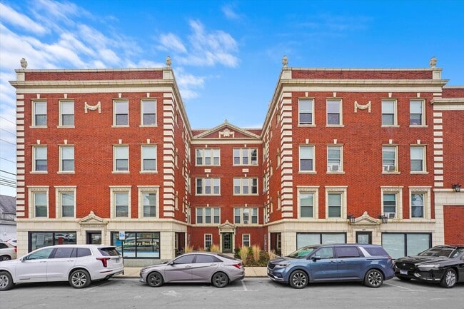 Building Photo - 409 Beloit Ave Unit 3T