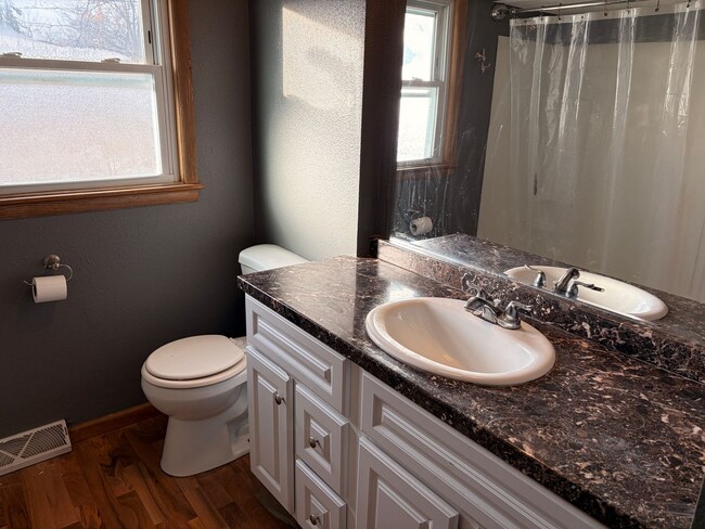 Photo - Spacious Home Waiting For You!