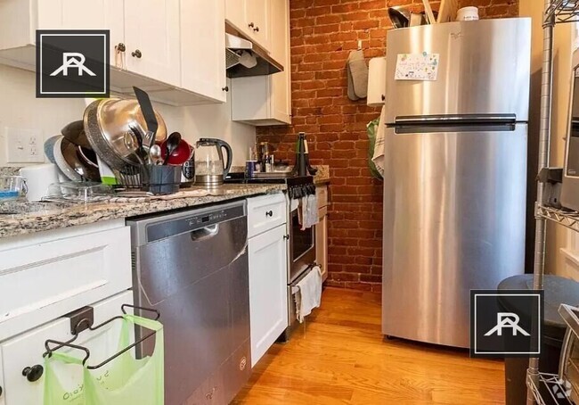 Building Photo - 1 bedroom in Brookline MA 02445 Unit 1 Rental
