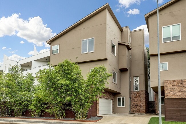 Building Photo - 2613 Waugh Dr Rental