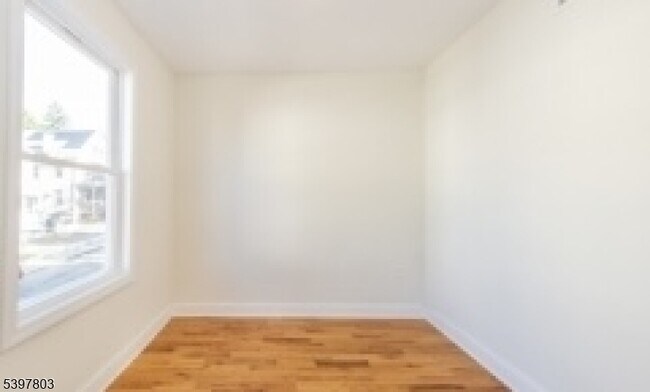 Photo - 15 Olyphant Pl Unit 2