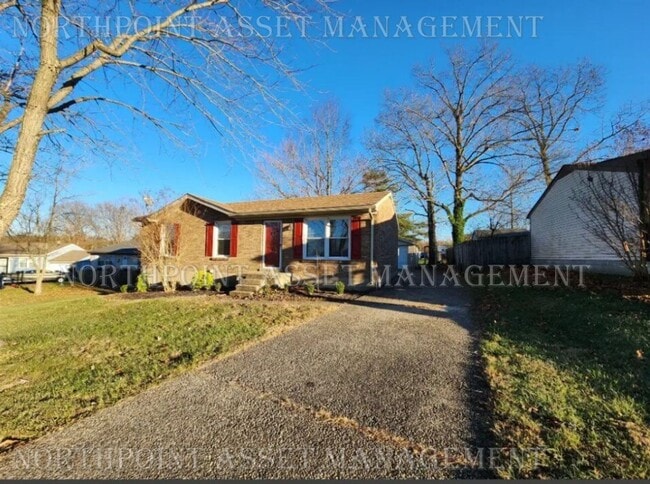 Building Photo - A cozy 3 bedroom, one bathroom house!