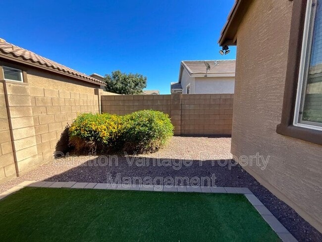 Photo - 3432 E Russell St