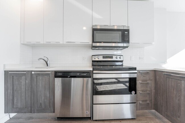 Photo - Renovated 1 Bed in Uptown Unidad 302