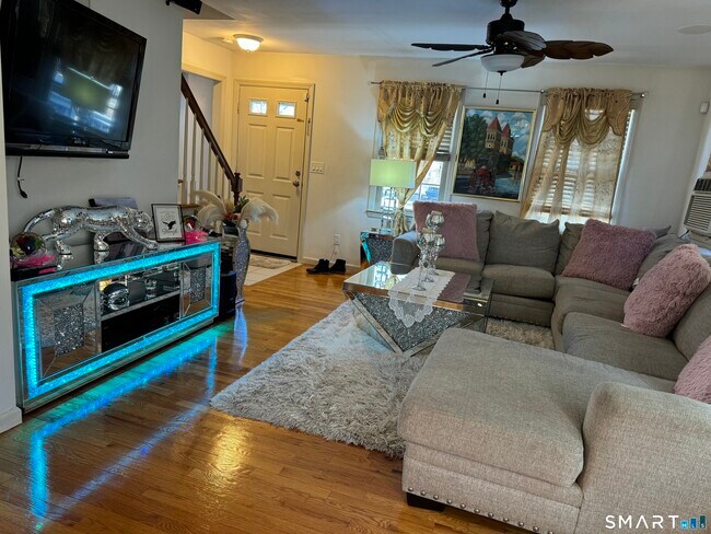 425 Huntington Rd