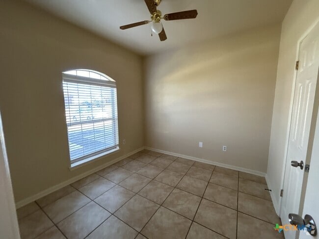 Building Photo - 3906 Lone Oak Dr Rental