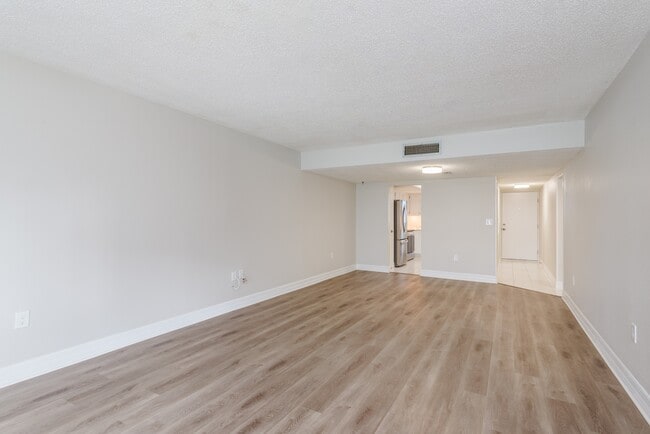8 Glencoe Pl
