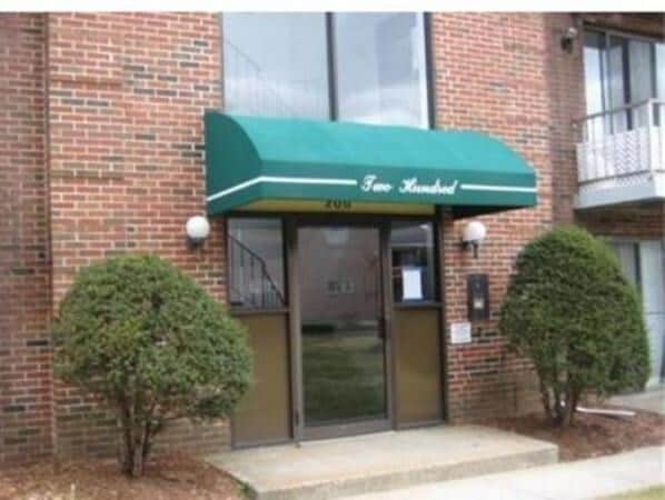 Building Photo - 1186 Worcester Rd Unit 220