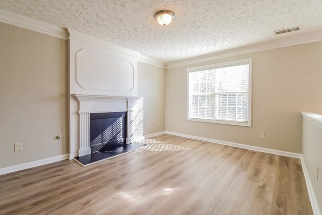 Photo - 631 Sinclair Way