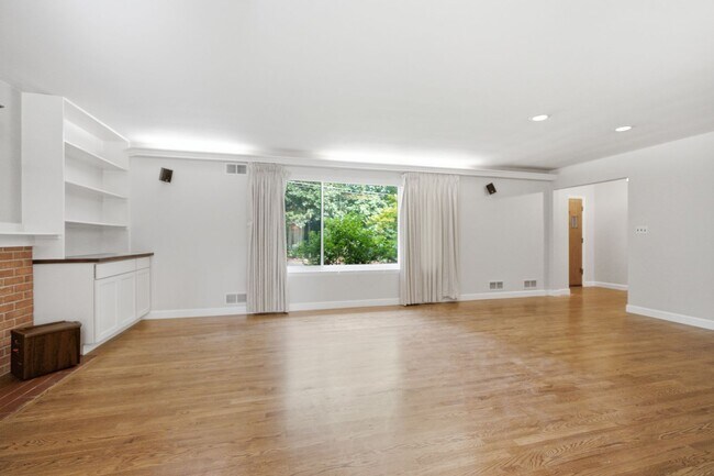 Photo - 10715 Clermont Ave