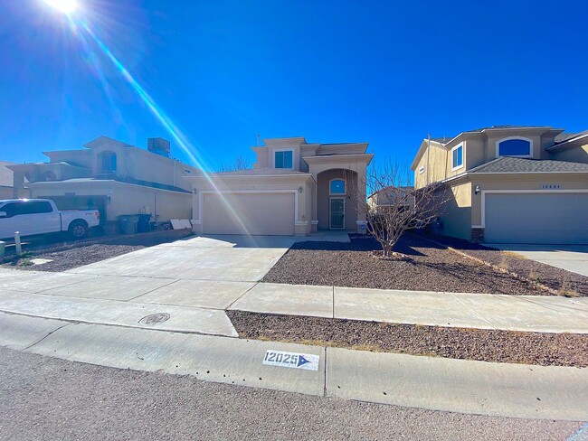 Northeast El Paso 4 Bed Plus Loft w/ Refri... - Northeast El Paso 4 Bed Plus Loft w/ Refri...