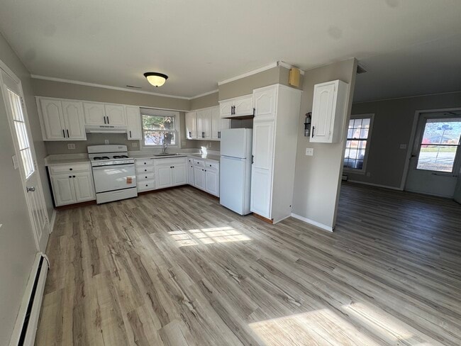 Photo - 2215 Saratoga Ave