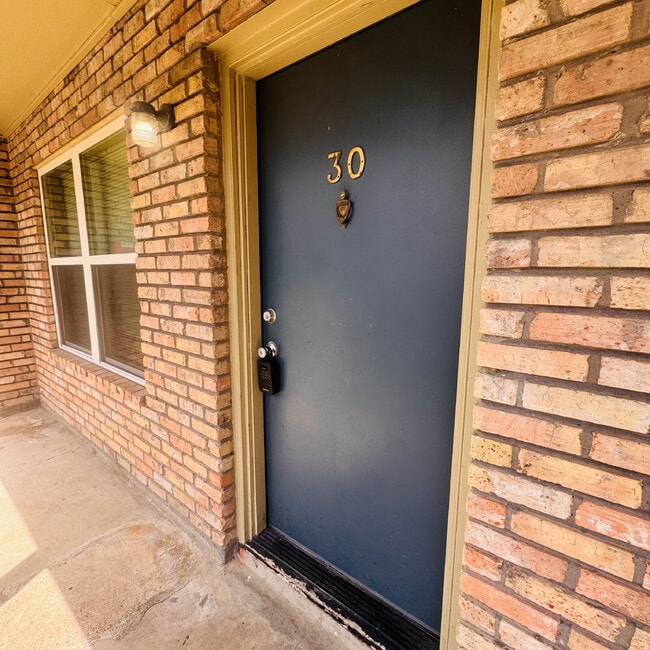 Building Photo - Welcome Home to your 2 Bedroom | 1 Bathroom Apartment Home located at Chateau Royal in Orange, TX! Unit 30