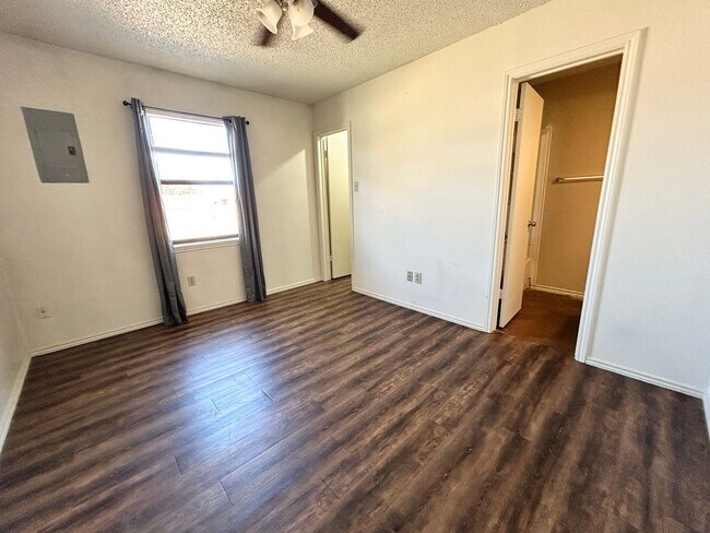 Photo - 4606 Erskine St Unidad B