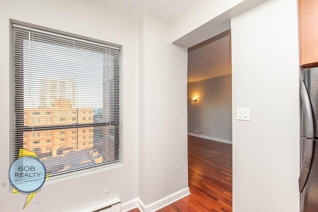 Photo - 734 W Bittersweet Pl