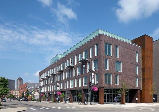 Building Photo - 350 E Locust St Rental