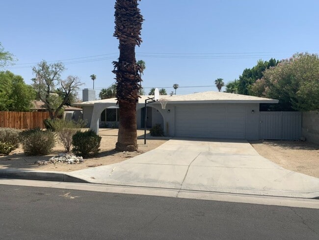 Pet Friendly Palm Desert Home - Pet Friendly Palm Desert Home
