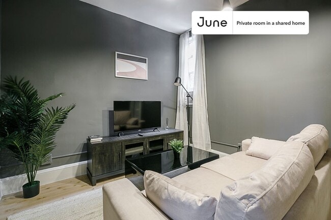Room in Shared 5 bed/1 bath home in Hell's Kitchen