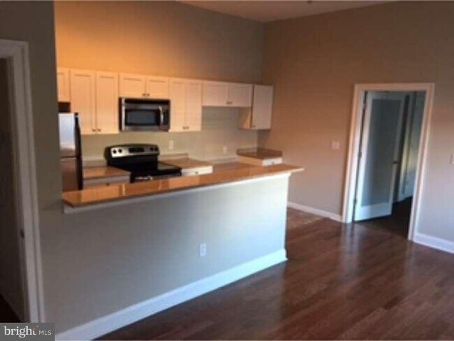 Building Photo - 2201 Pennsylvania Ave Unit 111 Rental