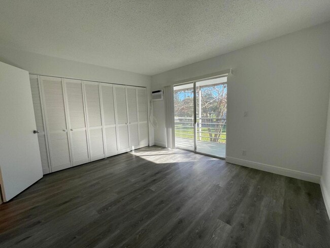 Photo - 172 Sussex I