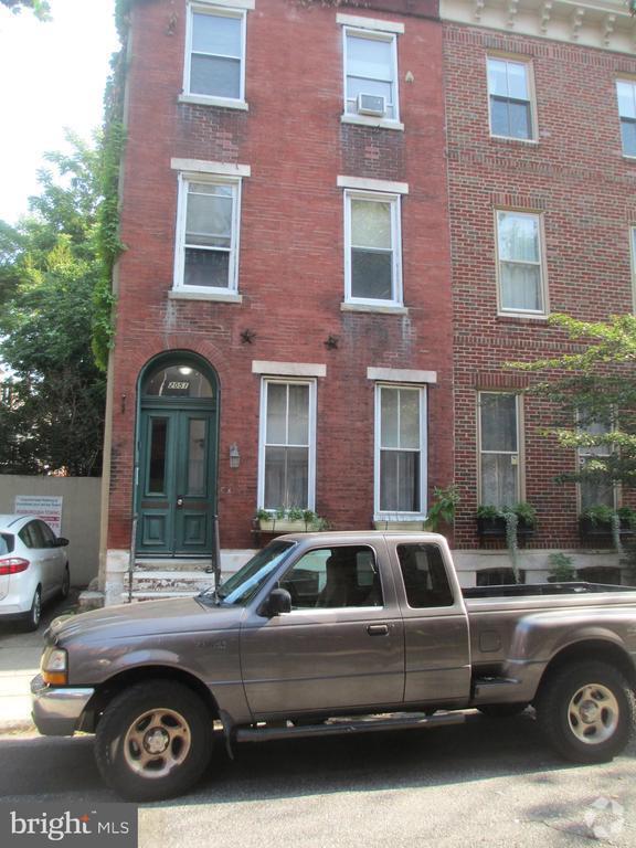 Building Photo - 2051 Cherry St Rental