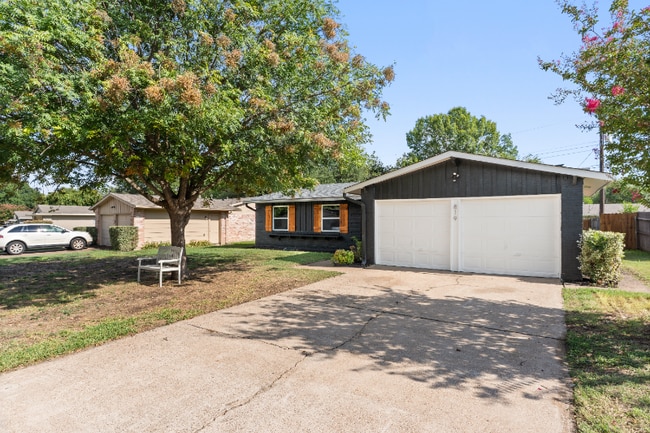 Building Photo - 819 Wateka Way Rental