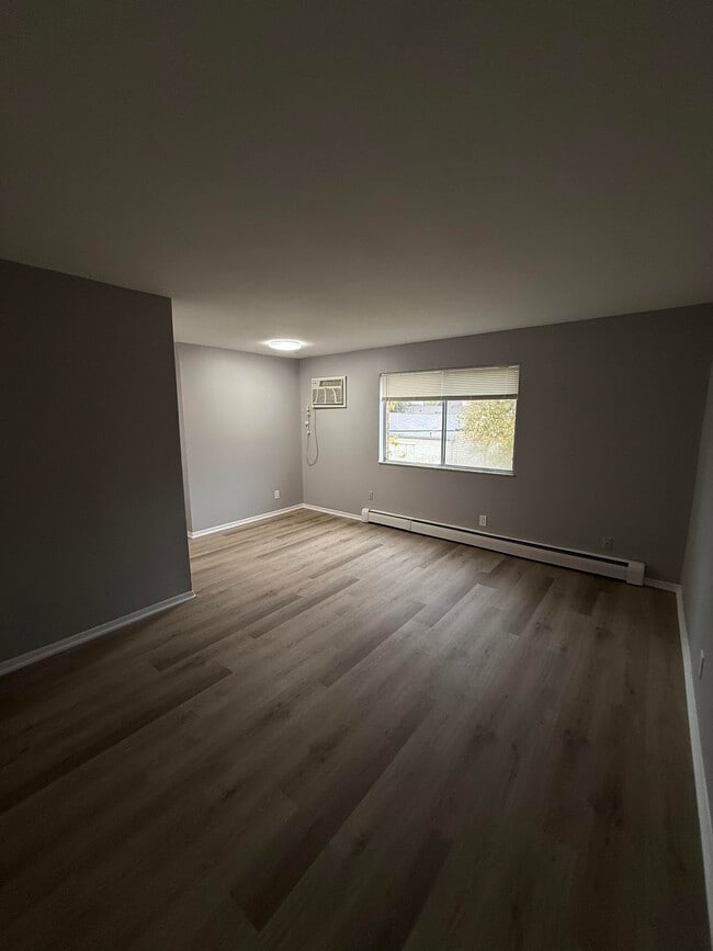 Photo - Lincoln Woods Flats