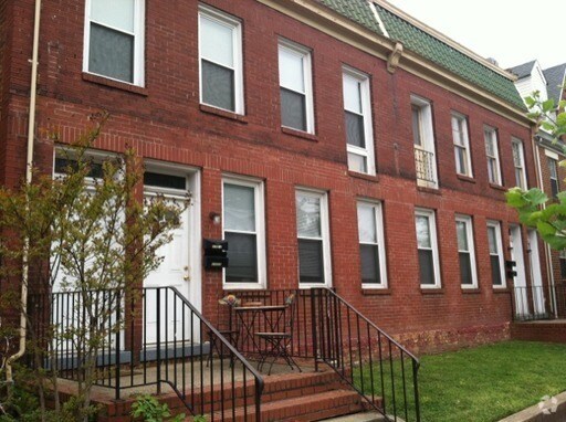 Building Photo - 2103 W Cary St Unit Apt #2nd Fl A