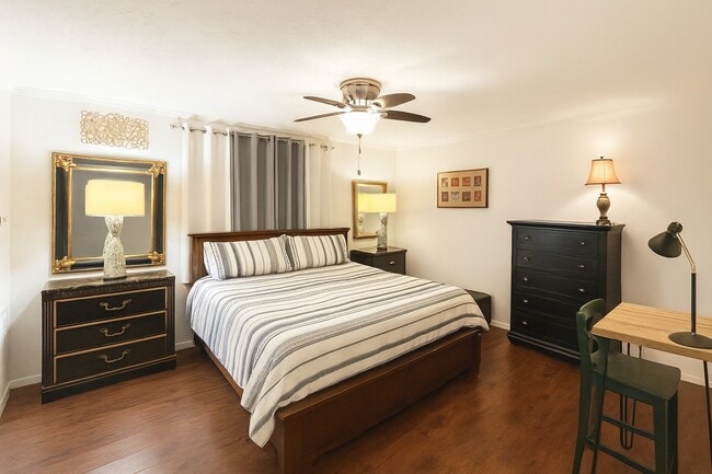 Building Photo - 3271 Sul Ross St Unit 9