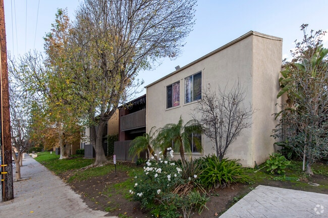 18350 Hatteras St - Tara Village