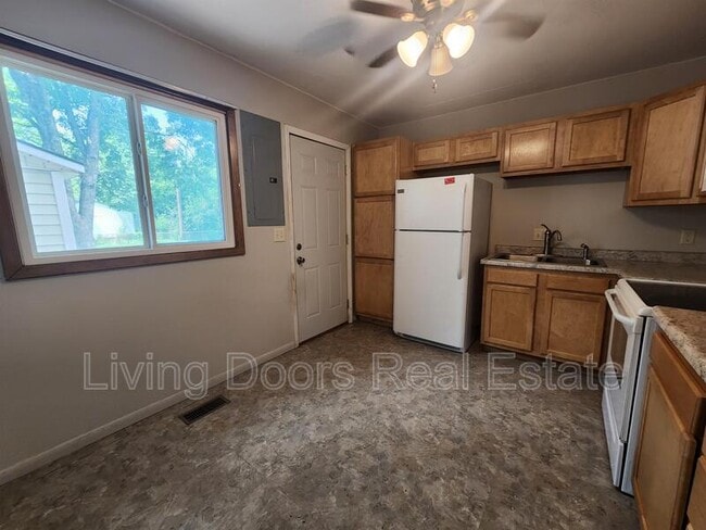 Photo - 1311 N 56th St