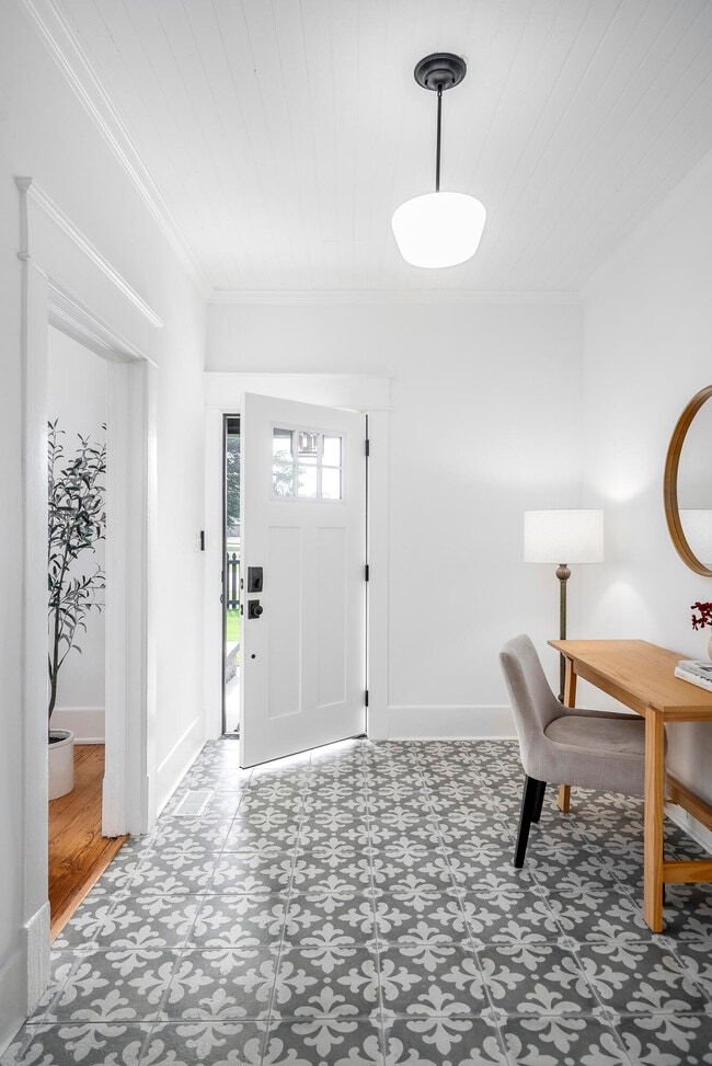 Photo - 227 Kershaw St NE