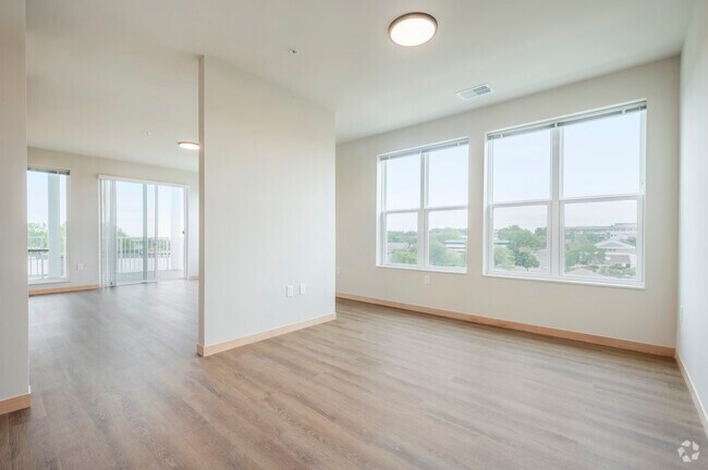 2 habitaciones, 2 baños, 1353 pies cuadrados, sala de estar