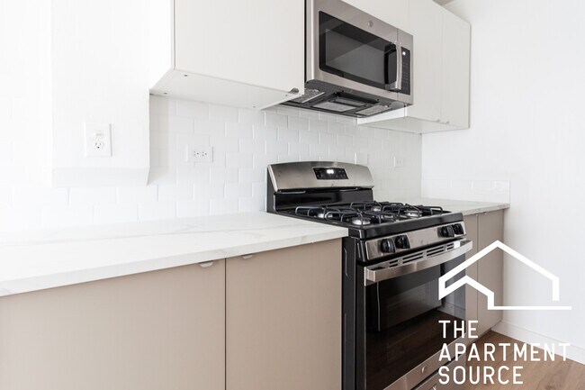 Photo - 2756 N Pine Grove Ave Unit 1008